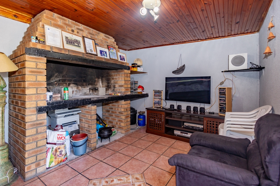 3 Bedroom Property for Sale in Mabille Park Western Cape